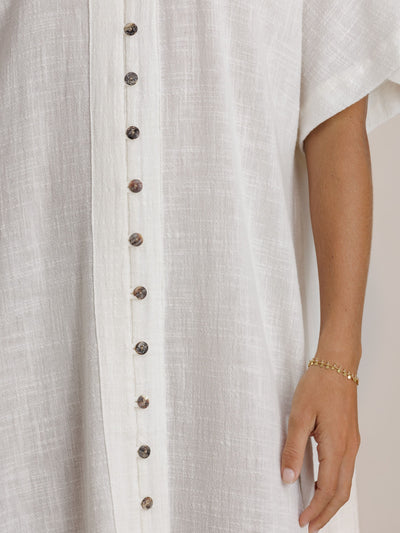 Model wears Sevilla Cotton Kimono in Coconut